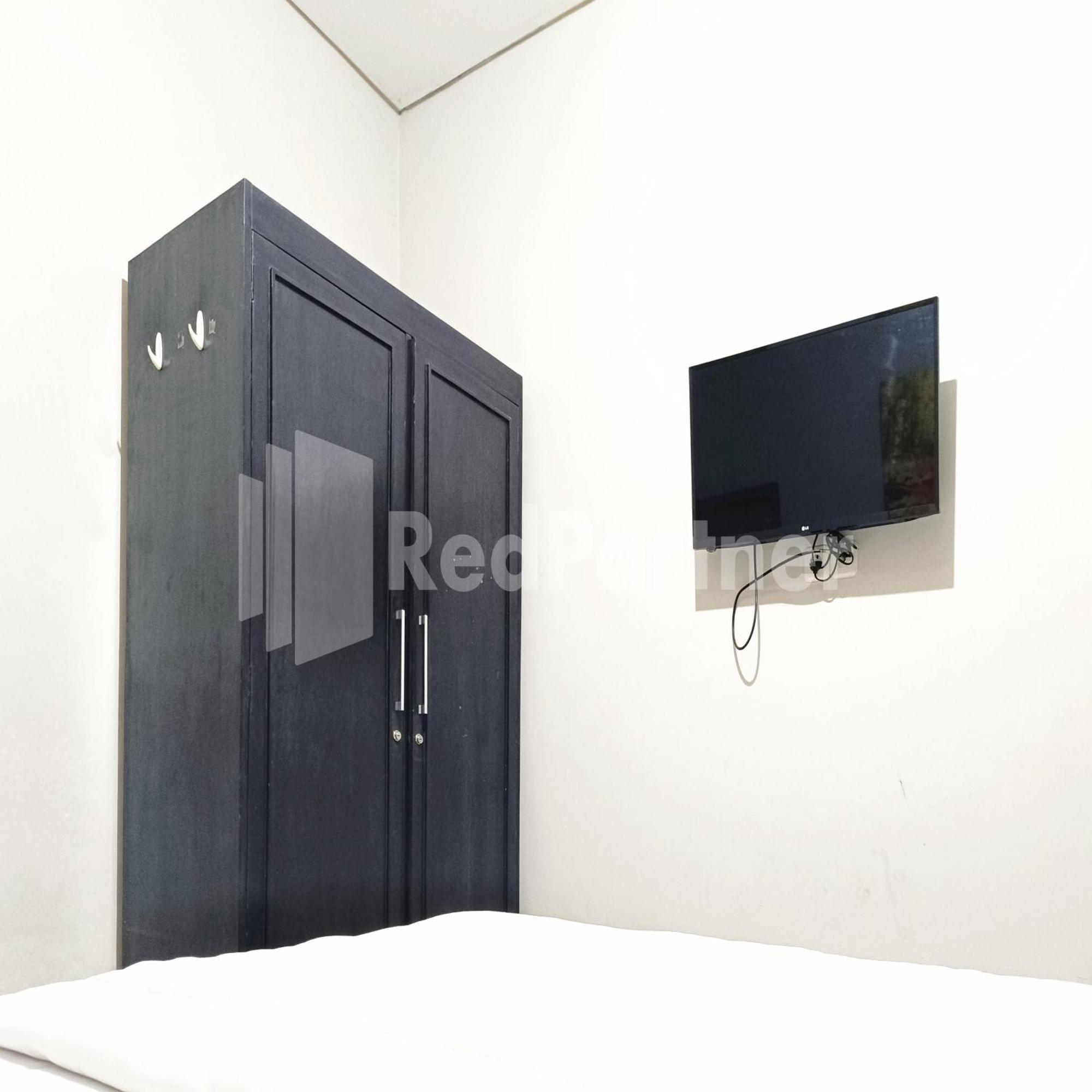 D'Waru Homestay Syariah Near Jl Slamet Riyadi Mitra Reddoorz スラカルタ エクステリア 写真