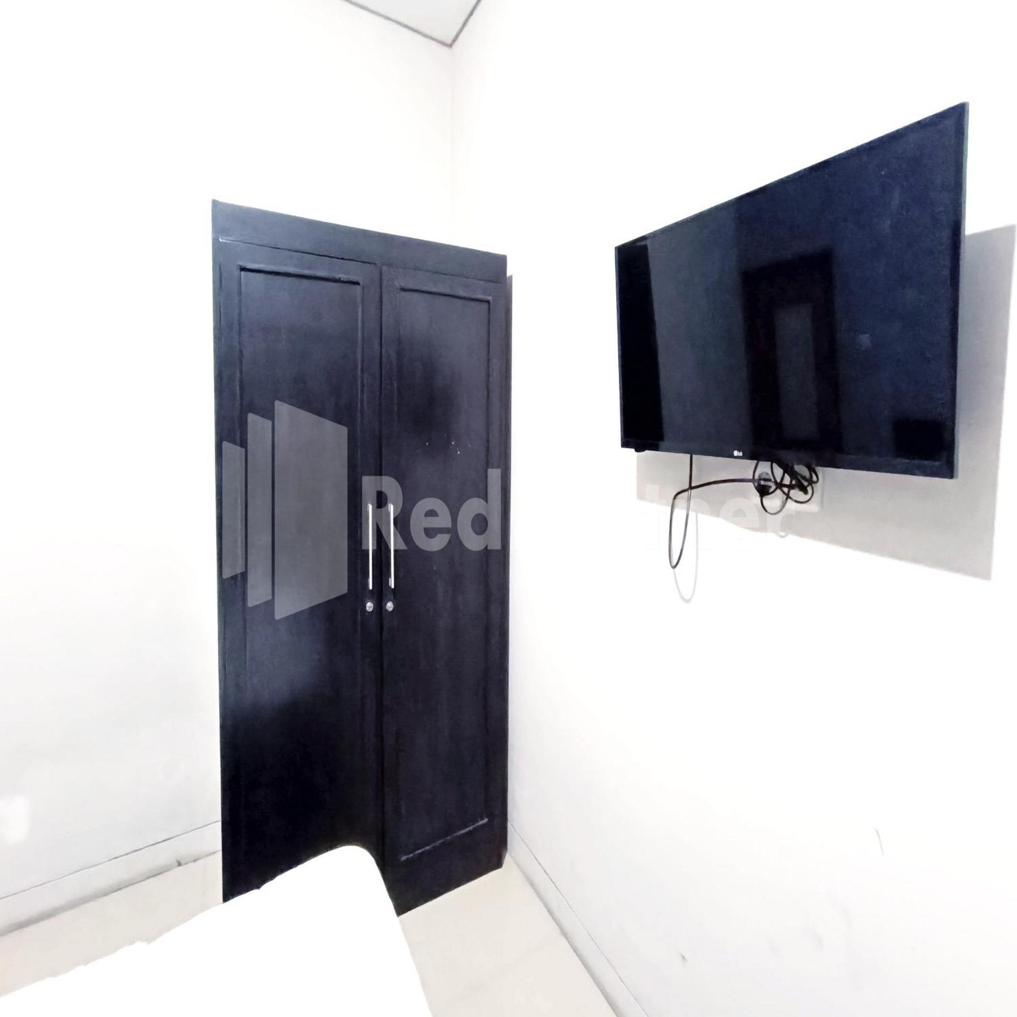 D'Waru Homestay Syariah Near Jl Slamet Riyadi Mitra Reddoorz スラカルタ エクステリア 写真