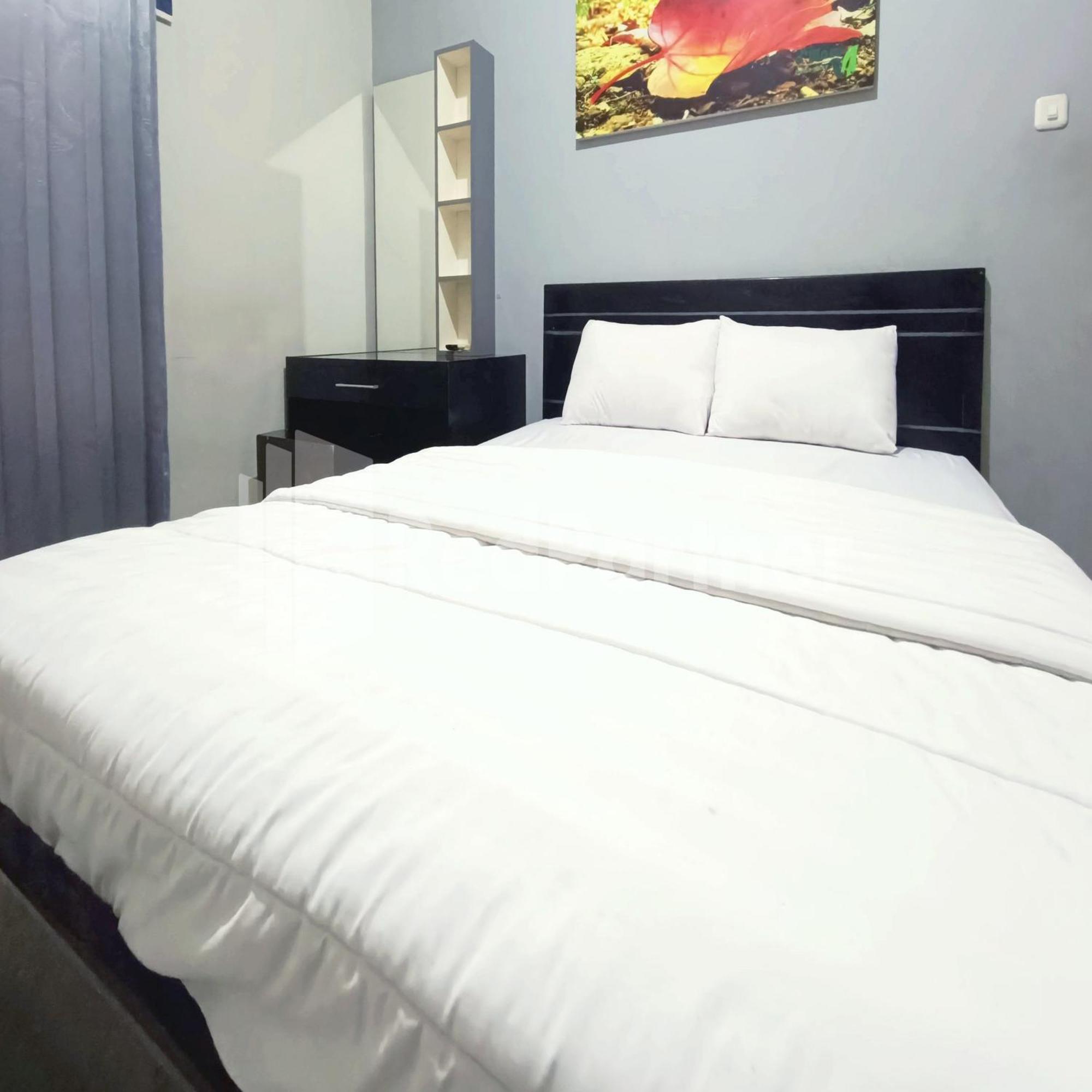 D'Waru Homestay Syariah Near Jl Slamet Riyadi Mitra Reddoorz スラカルタ エクステリア 写真