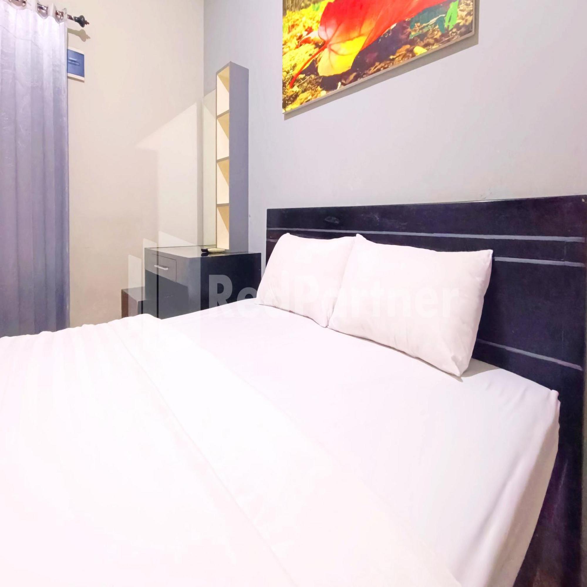 D'Waru Homestay Syariah Near Jl Slamet Riyadi Mitra Reddoorz スラカルタ エクステリア 写真