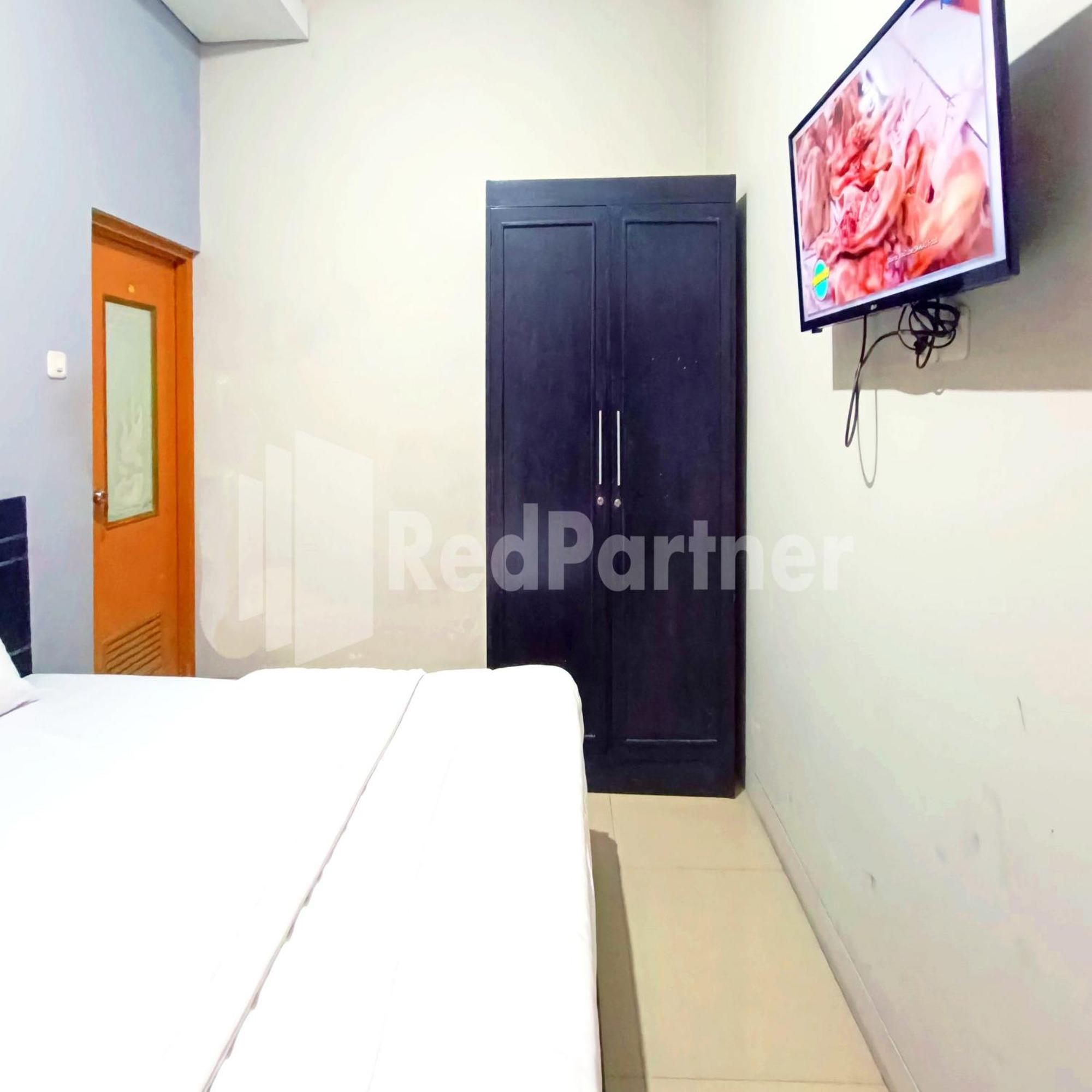 D'Waru Homestay Syariah Near Jl Slamet Riyadi Mitra Reddoorz スラカルタ エクステリア 写真