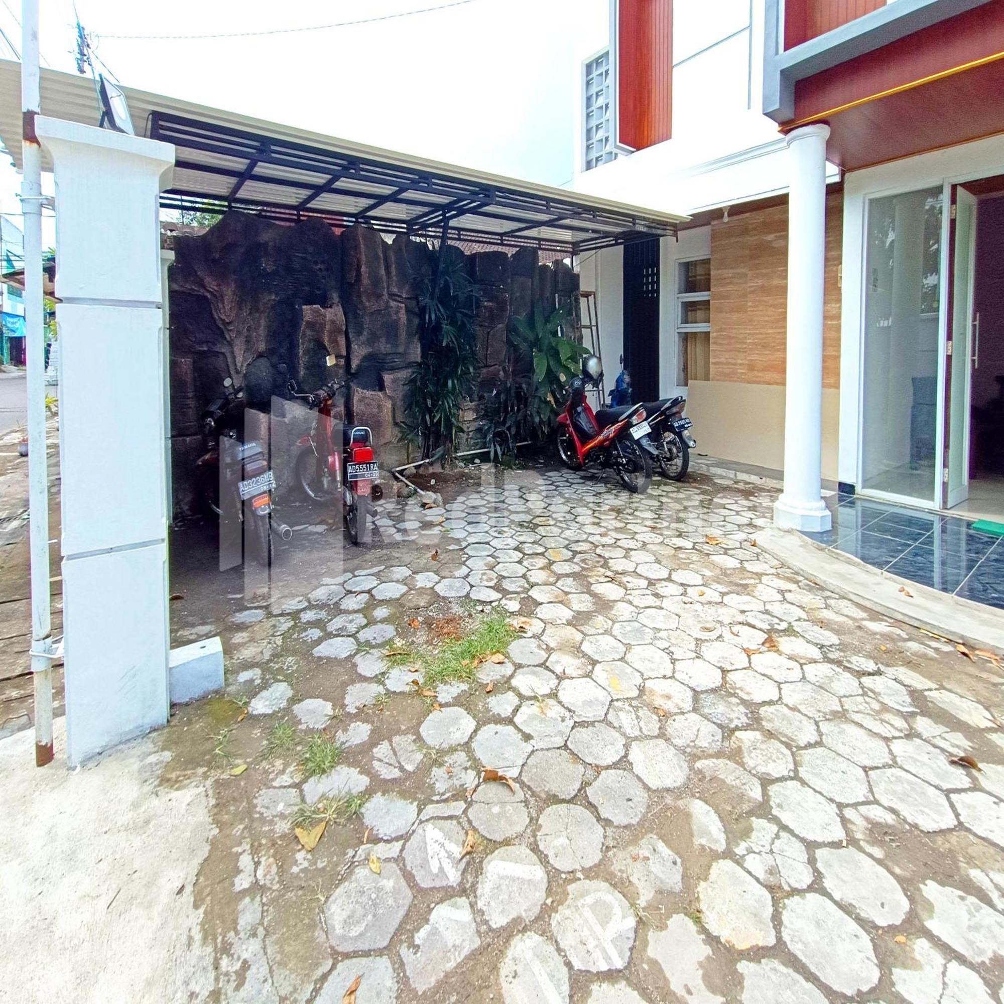D'Waru Homestay Syariah Near Jl Slamet Riyadi Mitra Reddoorz スラカルタ エクステリア 写真