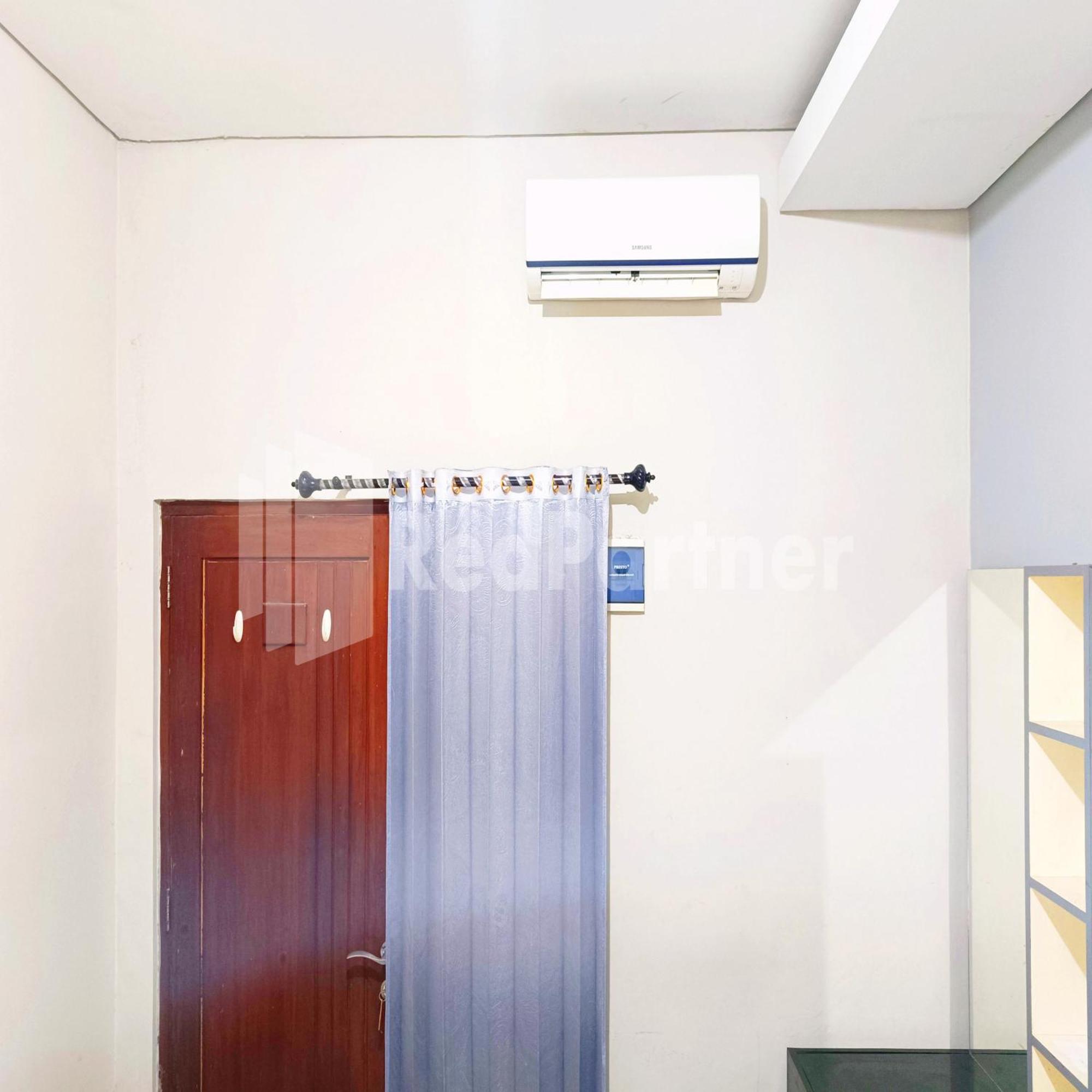 D'Waru Homestay Syariah Near Jl Slamet Riyadi Mitra Reddoorz スラカルタ エクステリア 写真