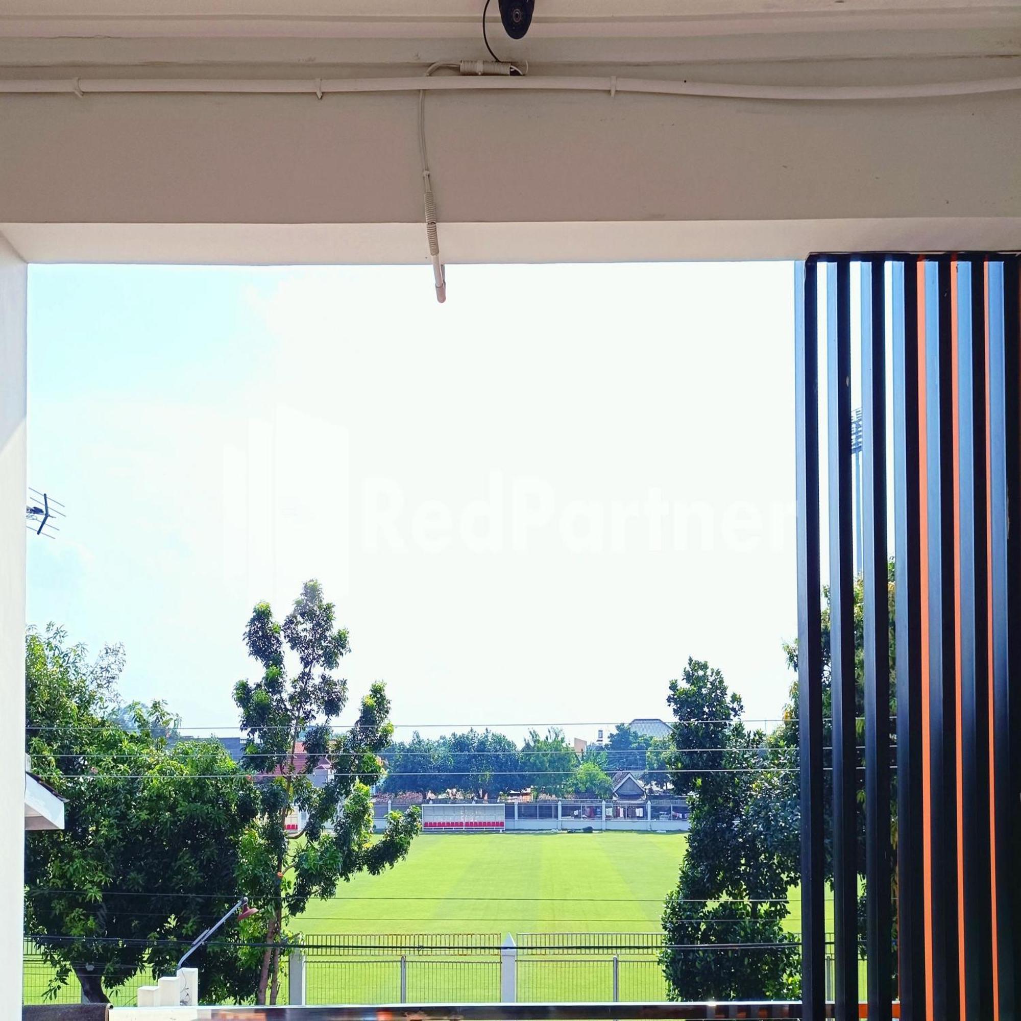D'Waru Homestay Syariah Near Jl Slamet Riyadi Mitra Reddoorz スラカルタ エクステリア 写真